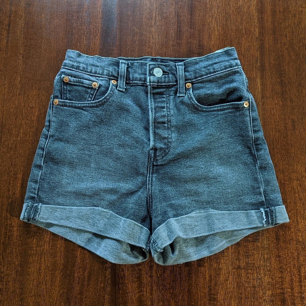 High rise Levi shorts